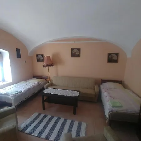 Varoskut Apartman Lesencetomaj